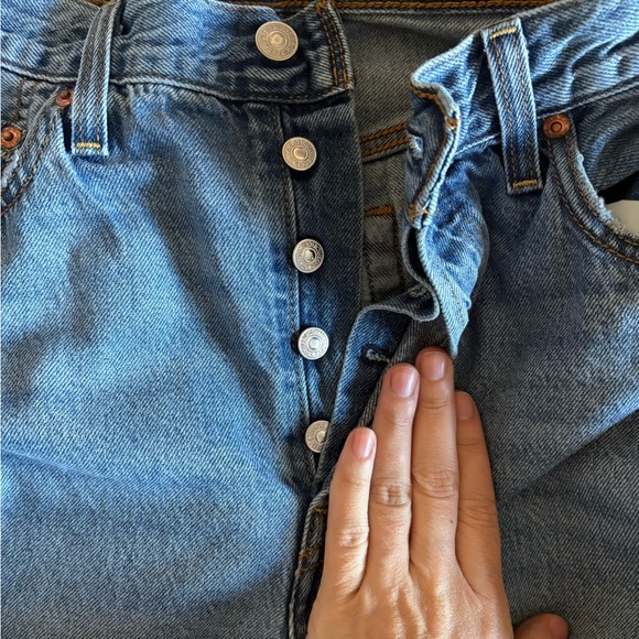 Levi's Ribcage Straight Distressed Jeans - Picture 5 of 6